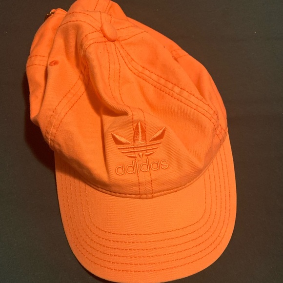 Cute pink Adidas hat - Picture 3 of 4